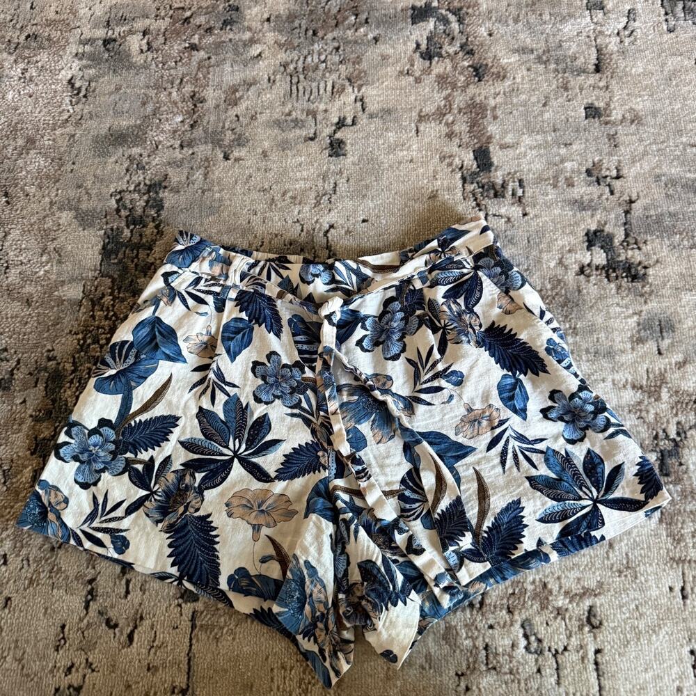 C & C California Blue White Linen Blend Shorts 12 Floral Belt Pockets Resortwear - Picture 2 of 7
